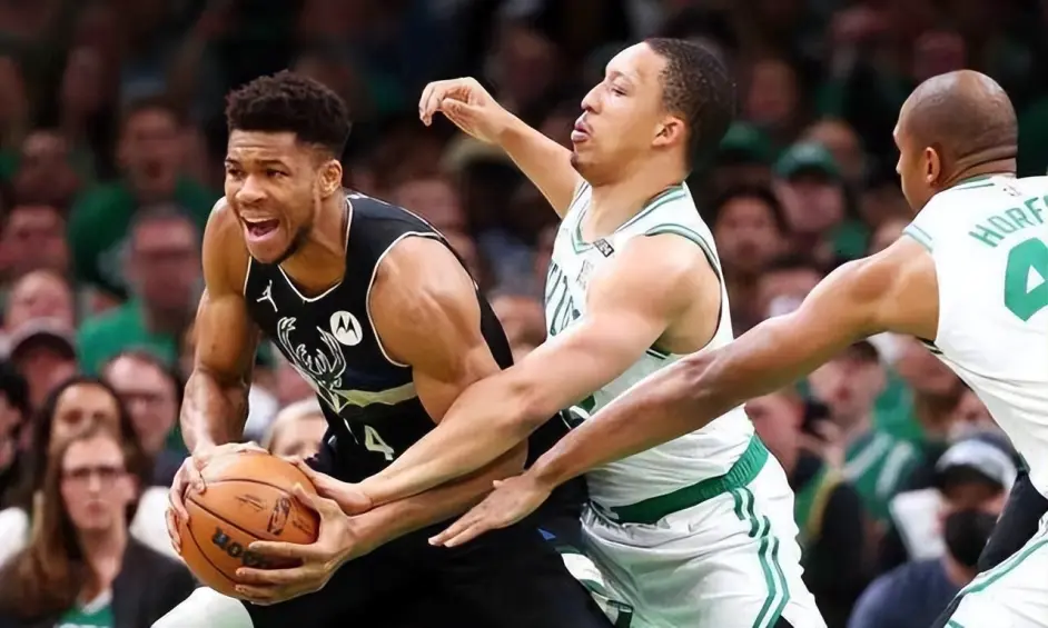 易游体育-Rookie连续七场比赛得分超过比分优势明显，雄鹿挑战极限！的简单介绍