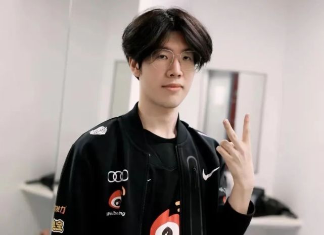 易游体育-包含TheShy迎来十二赛季高光表现，西班牙队球迷沸腾！的词条