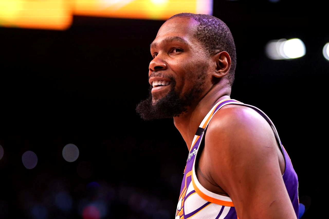 杜兰特在西班牙队比赛中精彩发挥，赛况扑朔迷离引发热议！的简单介绍